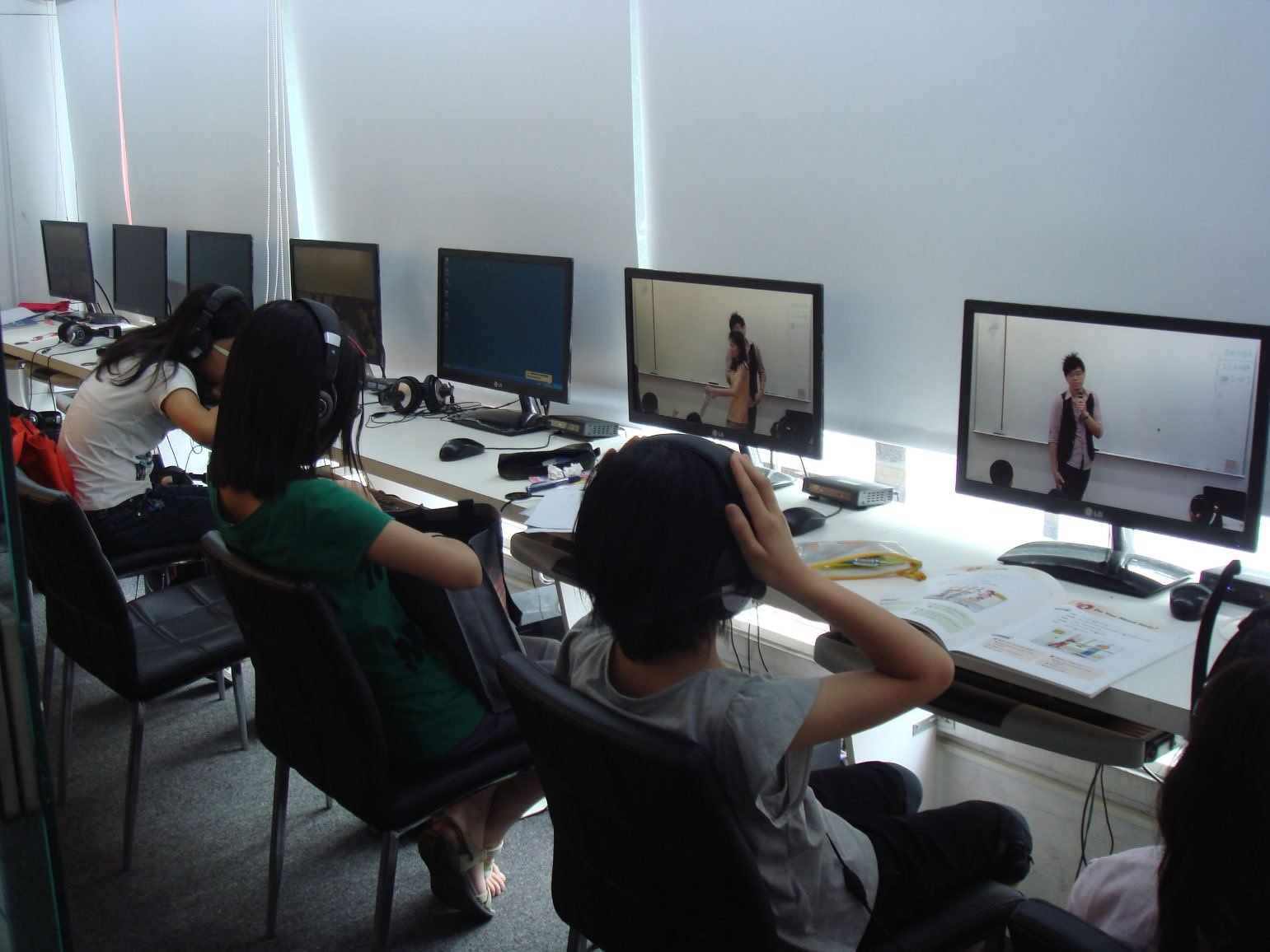 使用STB 4K 上課機在教育機構內進行影片觀看(補課)